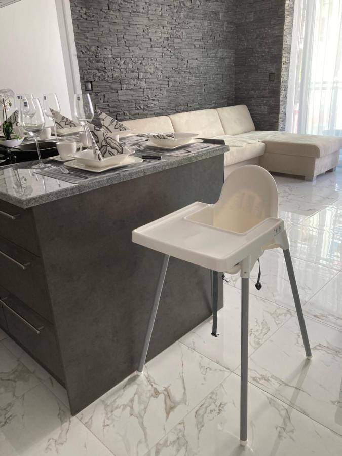 Swiss Luxury Apartment Mosonmagyarovar Exterior foto