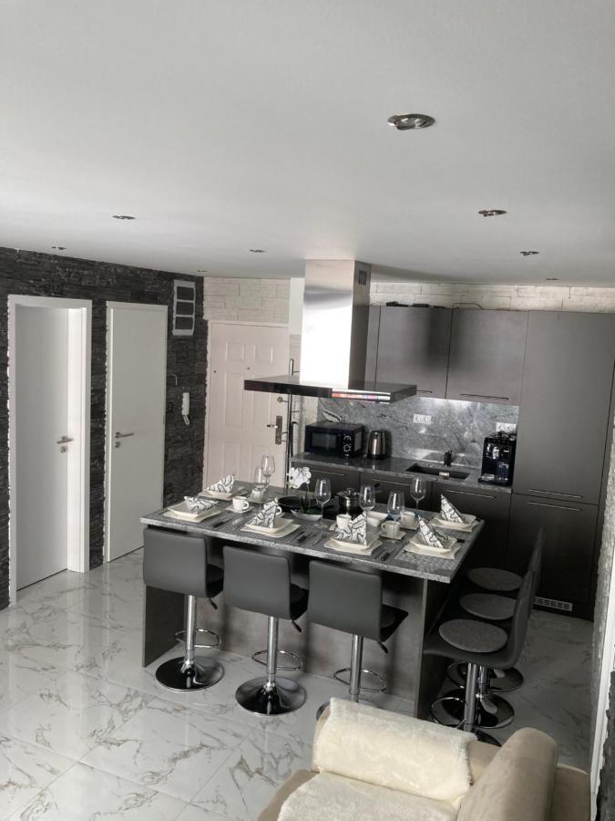 Swiss Luxury Apartment Mosonmagyarovar Exterior foto