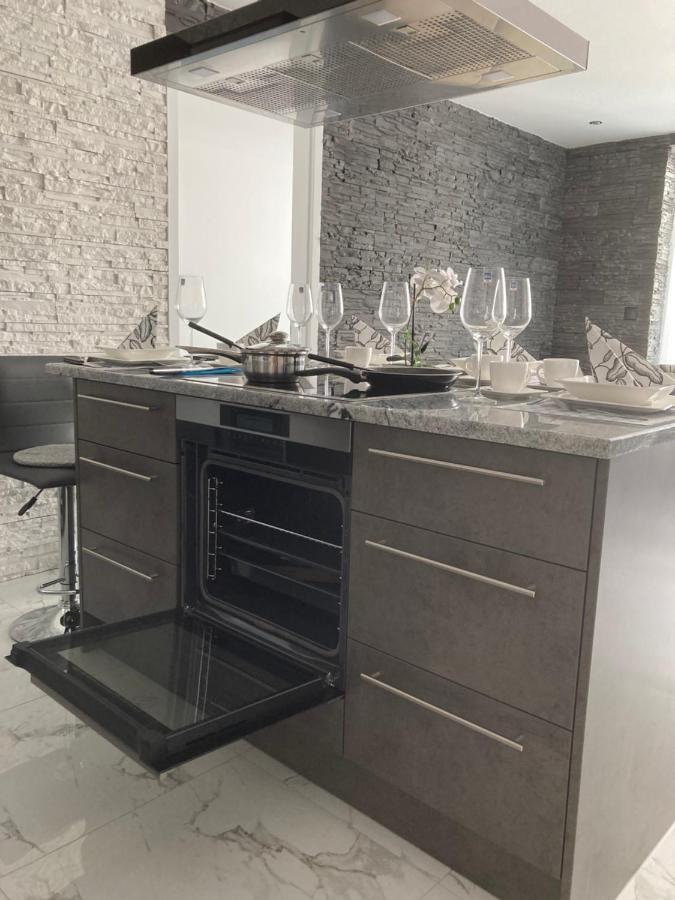 Swiss Luxury Apartment Mosonmagyarovar Exterior foto