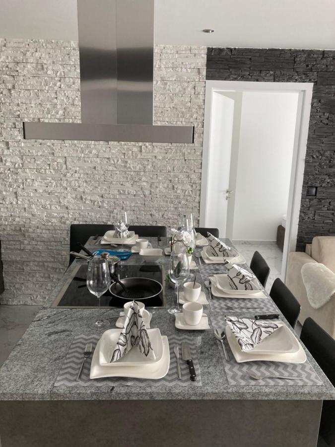 Swiss Luxury Apartment Mosonmagyarovar Exterior foto