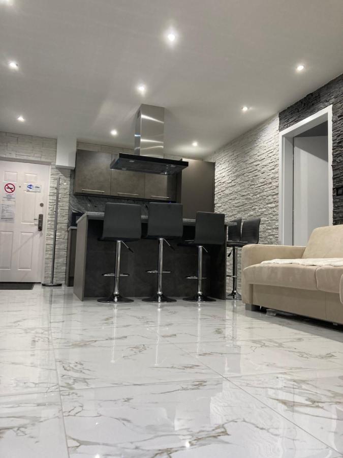 Swiss Luxury Apartment Mosonmagyarovar Exterior foto