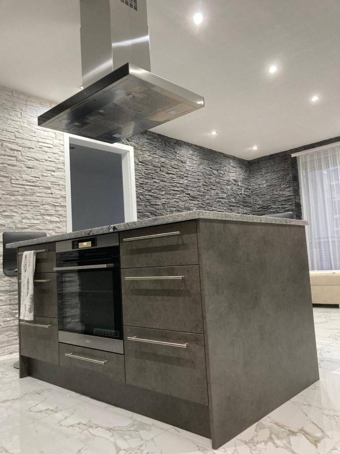 Swiss Luxury Apartment Mosonmagyarovar Exterior foto